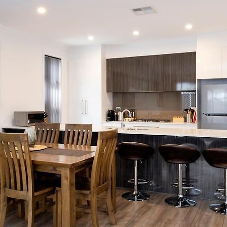 Luxury Home In Christies Beach With King Bed, Nbn, Netflix, 3Bed 2Bath Exterior foto