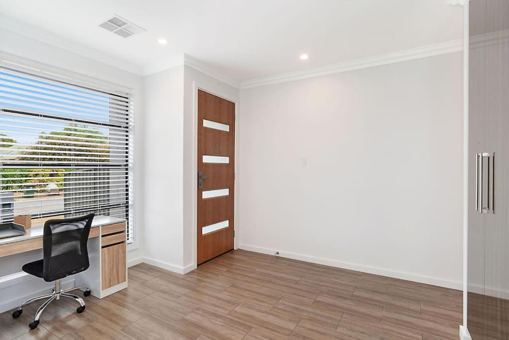 Luxury Home In Christies Beach With King Bed, Nbn, Netflix, 3Bed 2Bath Exterior foto